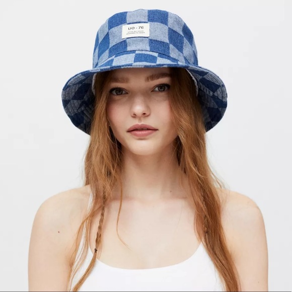 URBAN OUTFITTERS BLUE CHECKERED BUCKET HAT - Picture 2 of 3